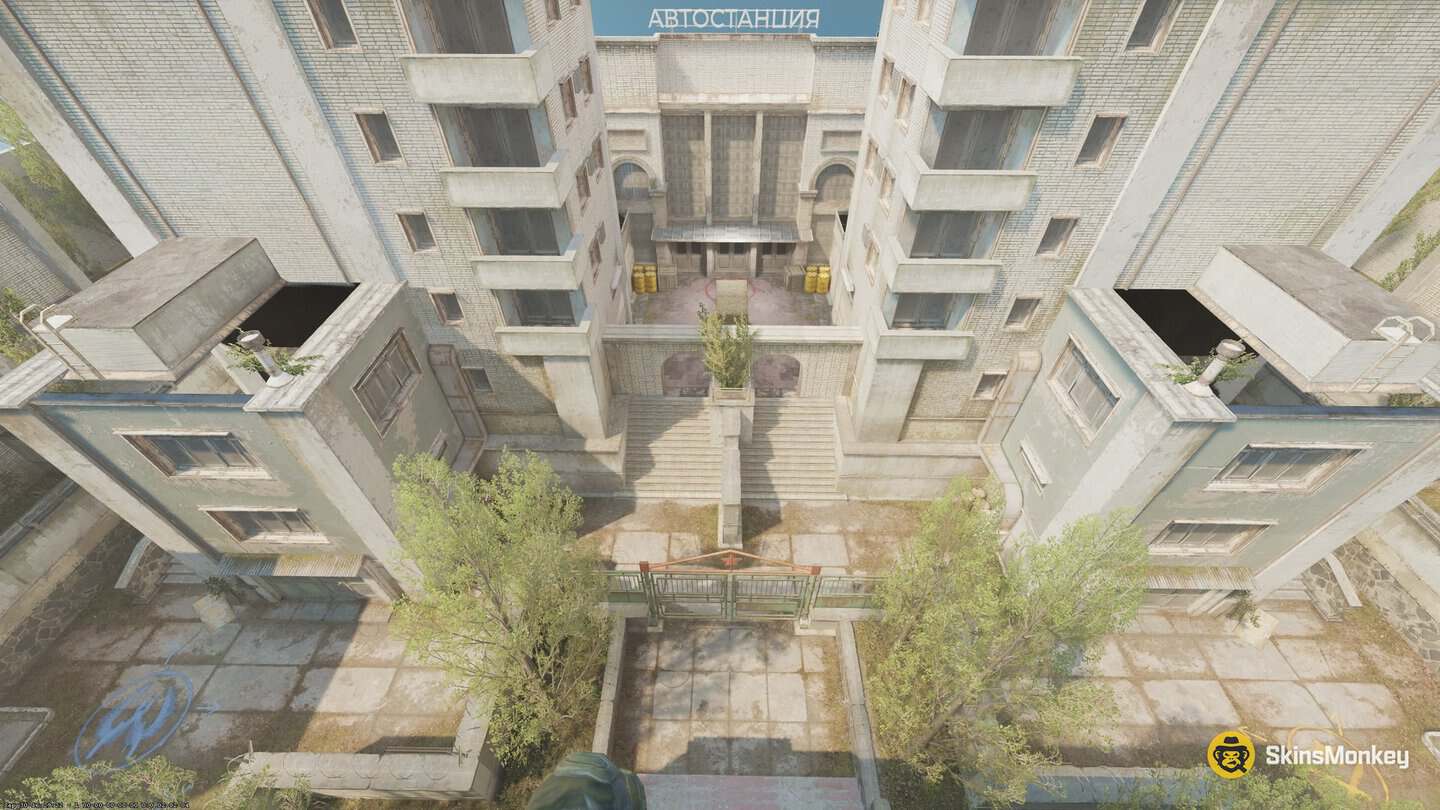CS2 Rush Bloc arena, a courtyard between apartment blocks with the tower at the top of wide steps